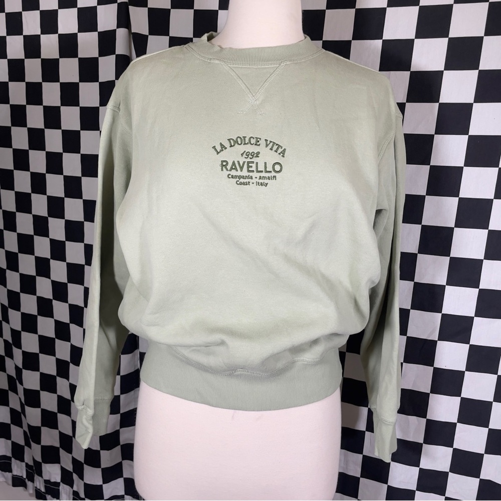 HM green crewneck